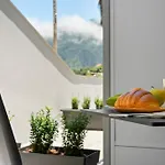 North View Konukevi 4*